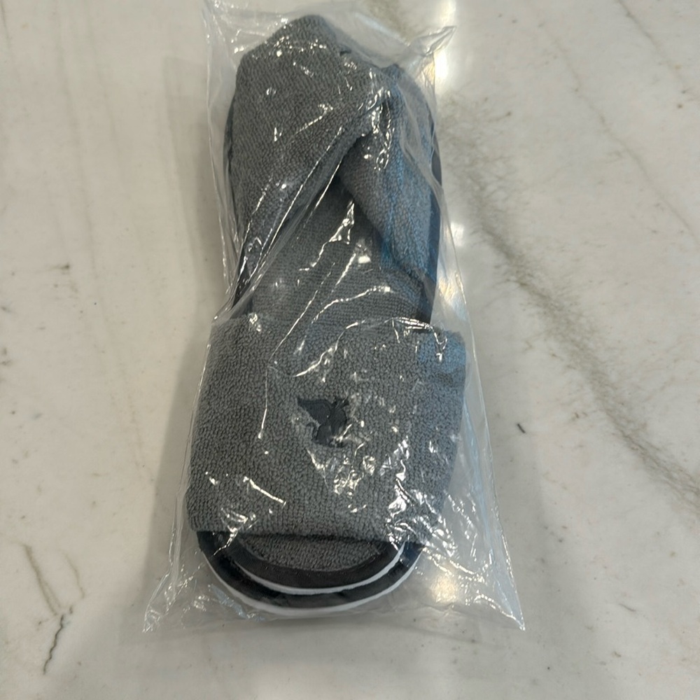 NWT JW Marriott slippers